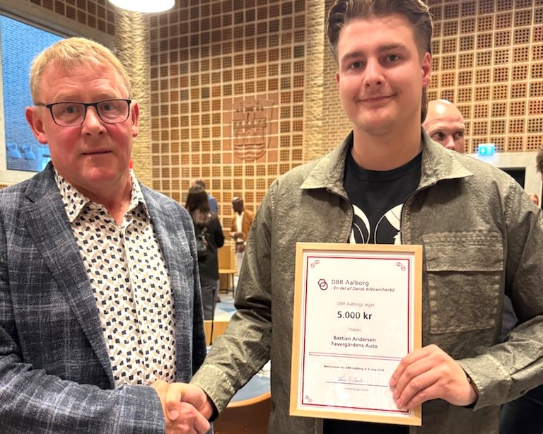 Formand for DBR Aalborg og legatmodtager lærling Bastian Andresen.