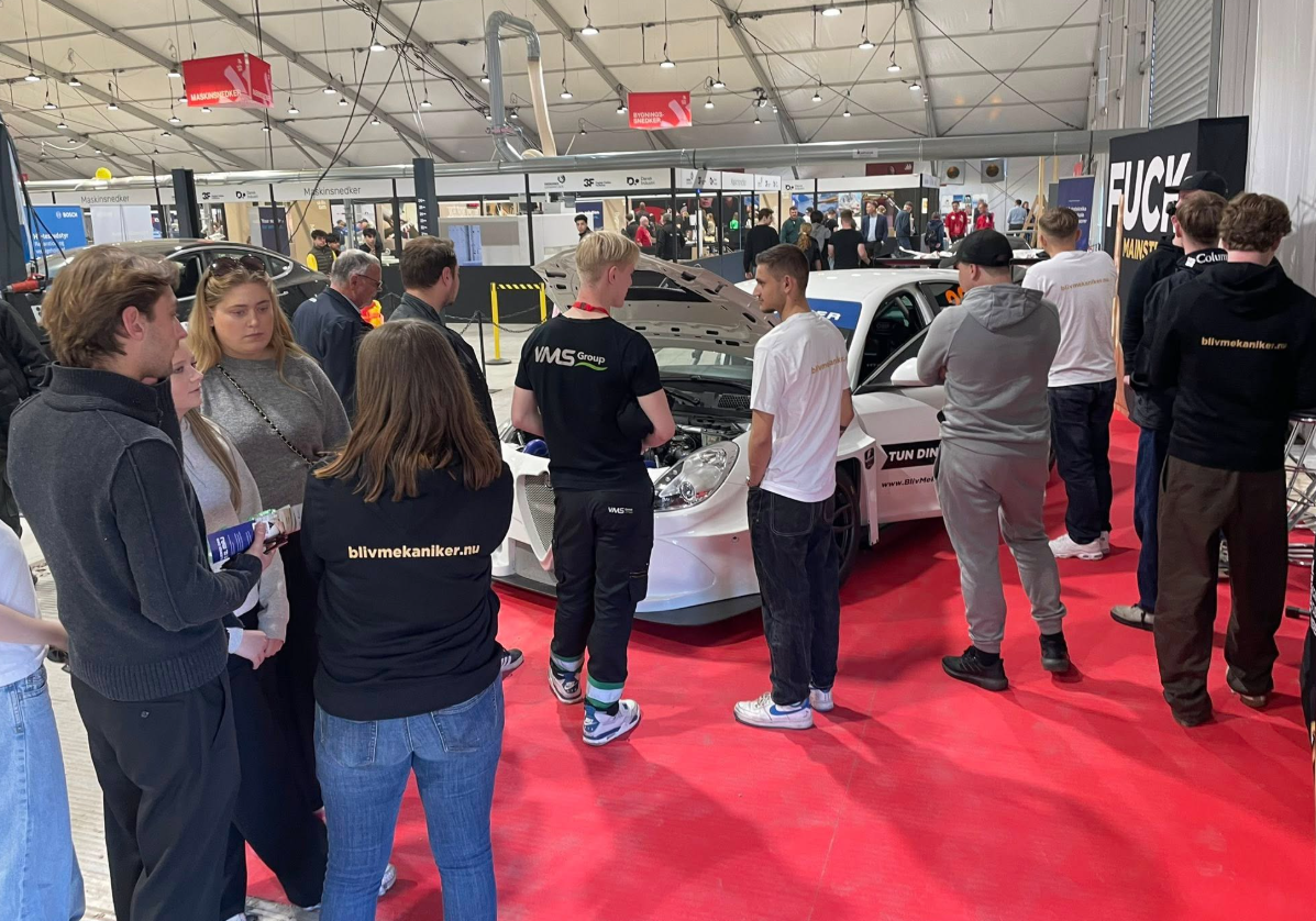 Stor interesse for mekanikeruddannelsen og racerbilen på Tun Din Fremtid-standen.